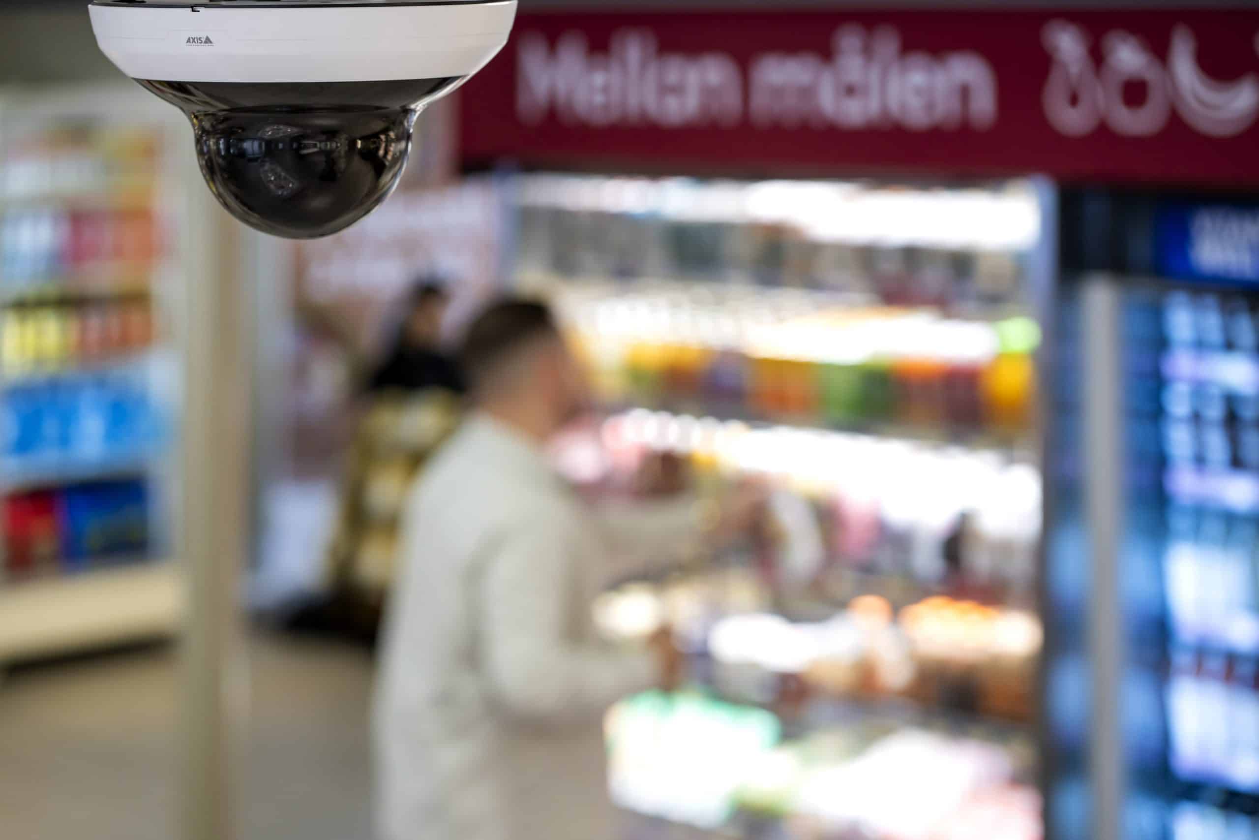 Live video monitoring in the store